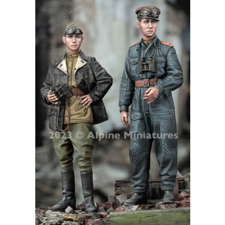 Alpine Miniatures WW2 Soviet Tank Officer Set (2 figures)