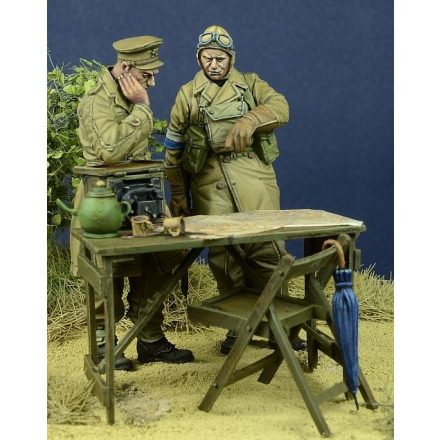 D-DAY miniature studio WWII BEF Officer & Dispatch Rider w BEF HQ Acc.