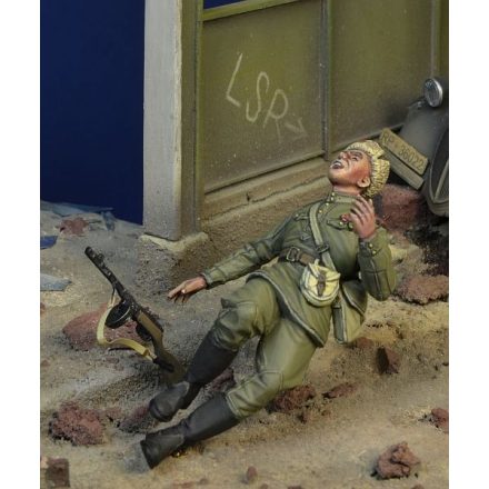 D-DAY miniature studio Just shot Soviet Trooper, Berlin 1945